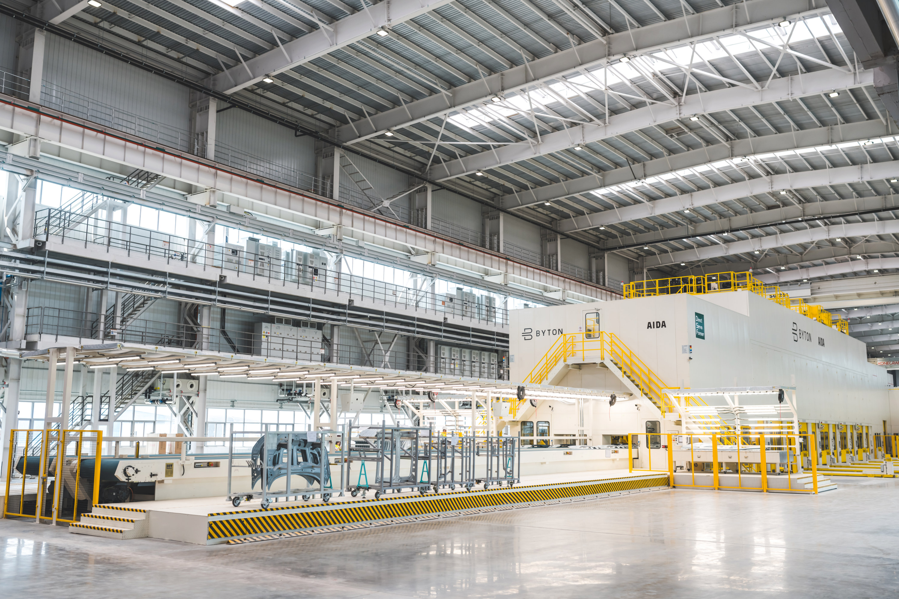 機(jī)械廠的塑件生產(chǎn)車間有熱塑性塑料注塑機(jī)